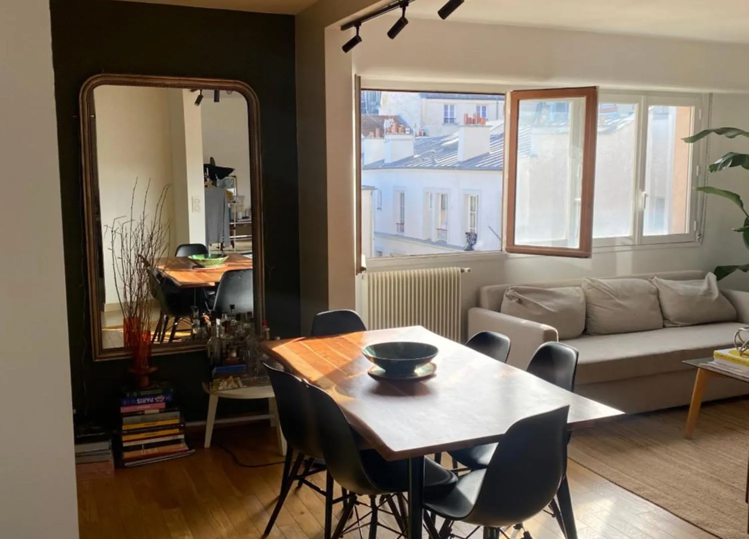 In Montmartre Apartment *